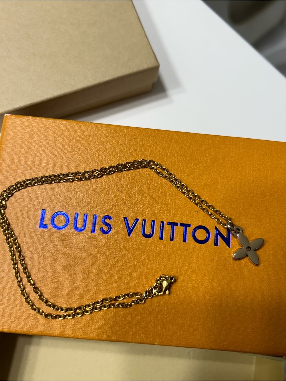 Lv charm necklace set - Picture 9 of 11